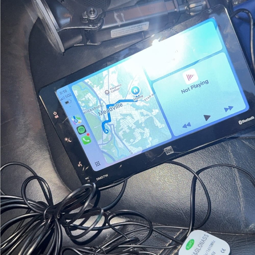 Apple/Android car play with attachments shown